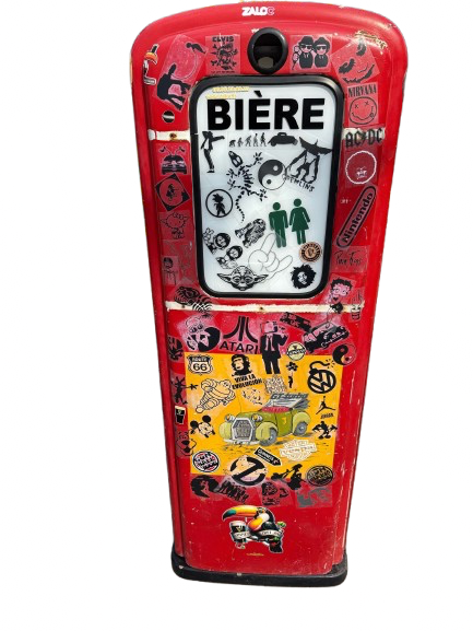 Pompe à bière rétro avec ses stickers vintage 